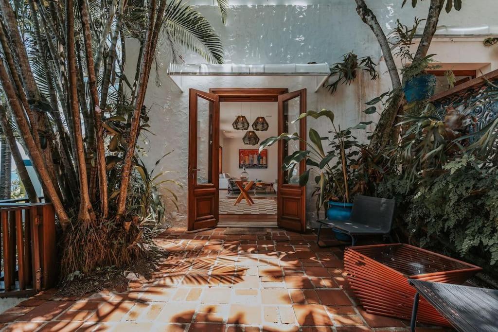 Tropical Escape Next To Leblon Pousada *
